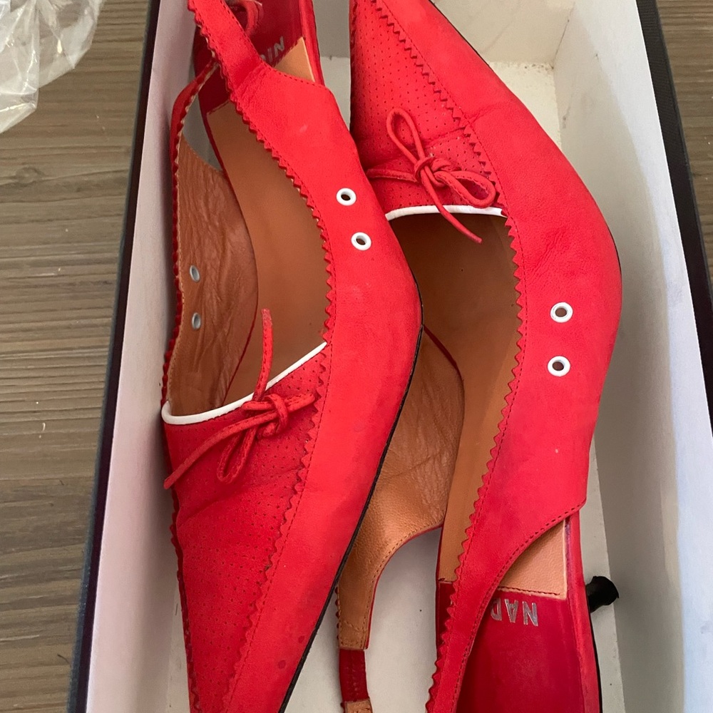 Beautiful never worn Nadin heels. Size 39 so a US 8.5.